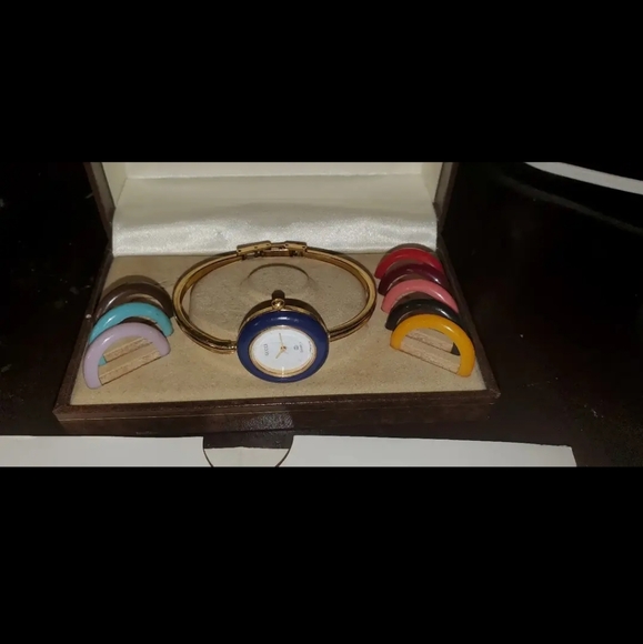 Gucci watch main image 4